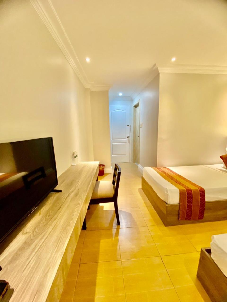 Hotel Euroasia By Bluebookers Angeles Eksteriør billede