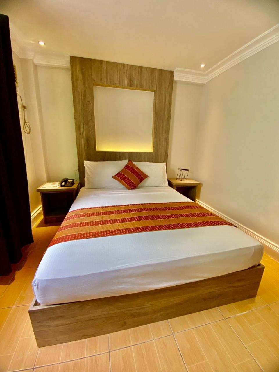 Hotel Euroasia By Bluebookers Angeles Eksteriør billede