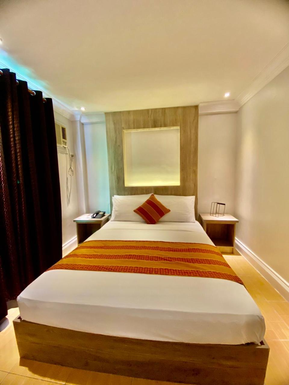 Hotel Euroasia By Bluebookers Angeles Eksteriør billede