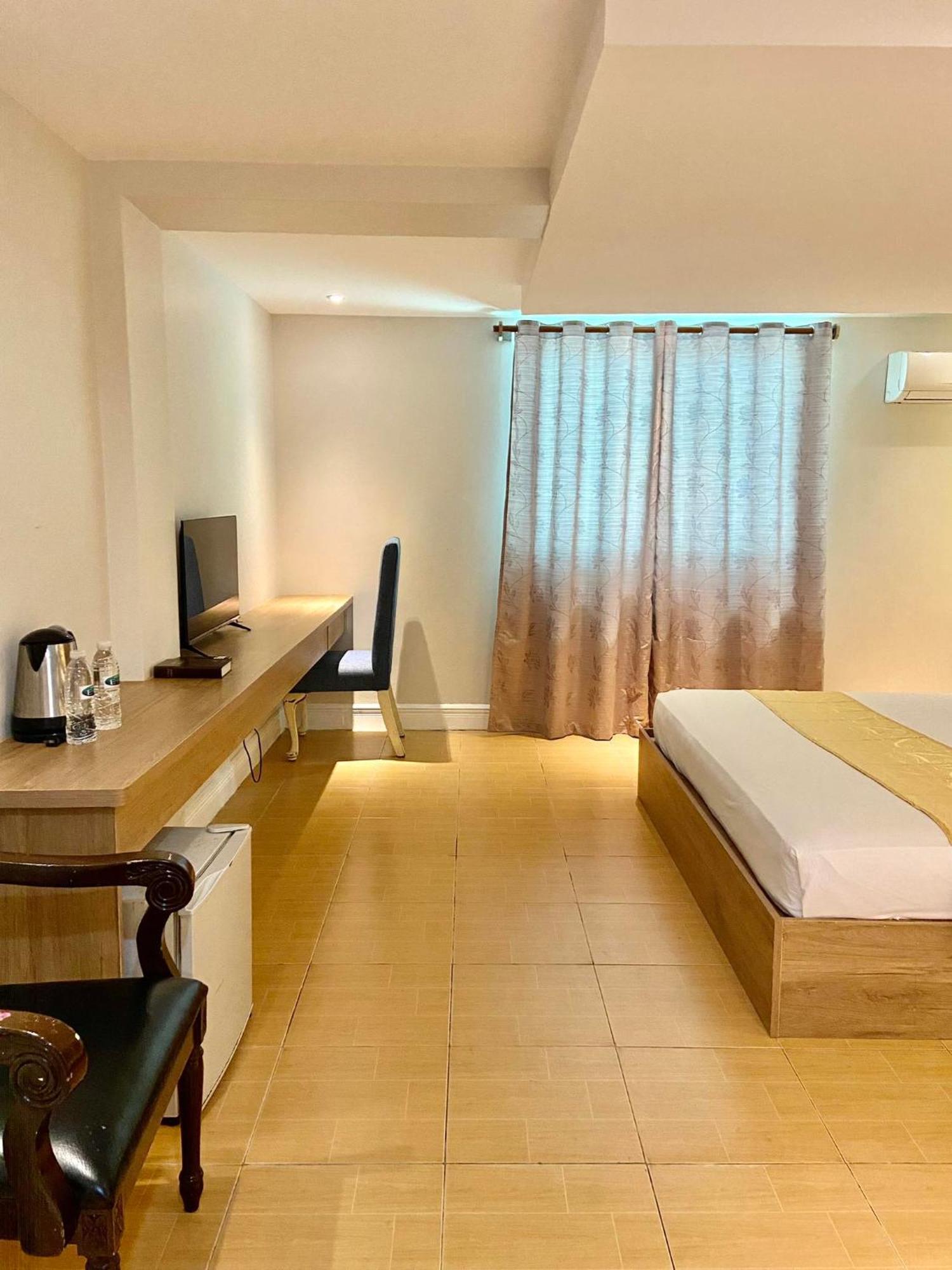 Hotel Euroasia By Bluebookers Angeles Eksteriør billede