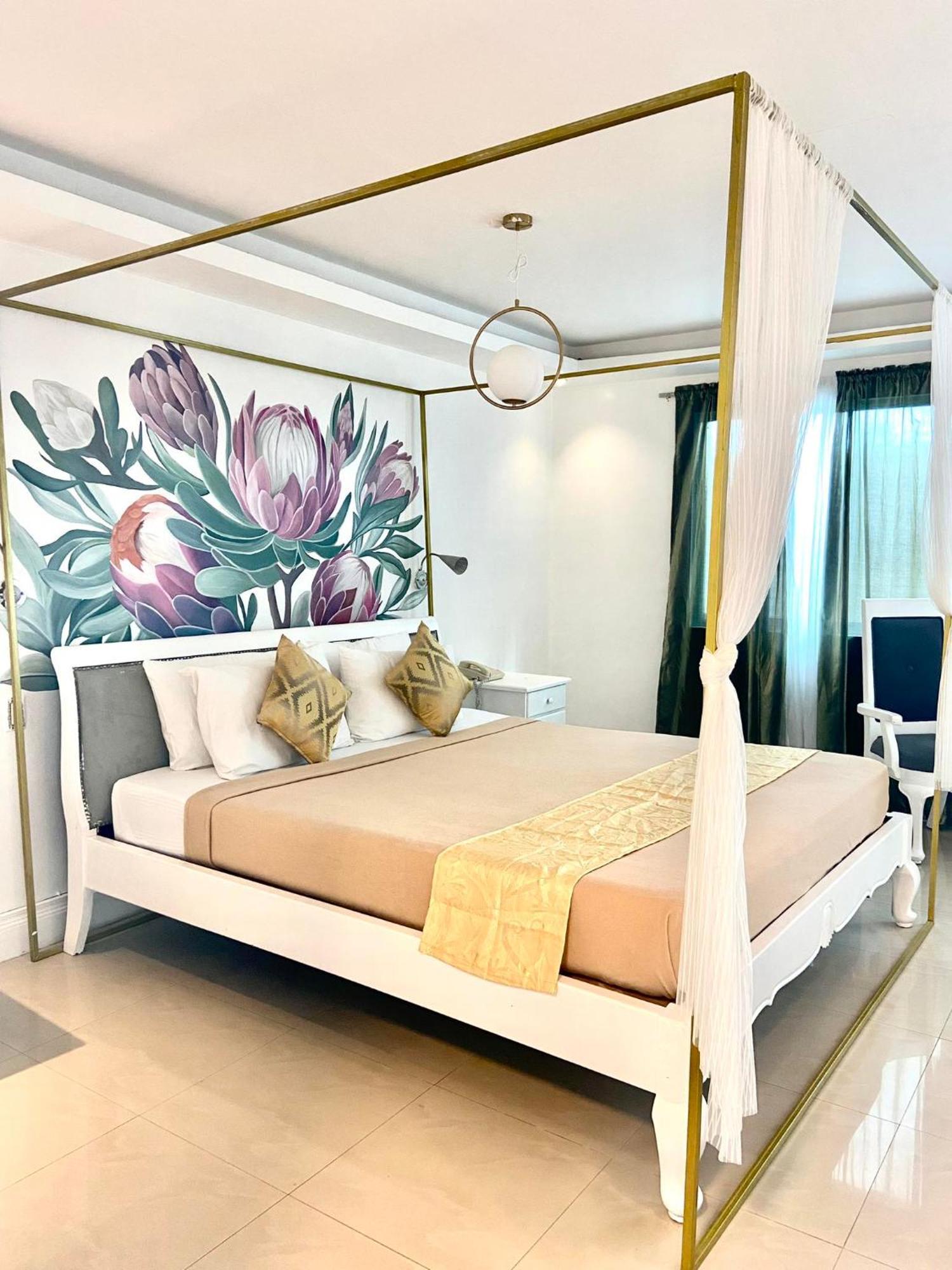 Hotel Euroasia By Bluebookers Angeles Eksteriør billede